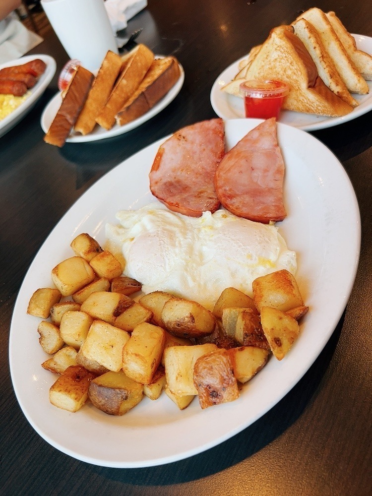 Calgary Restaurant Stacked 캘거리 가성비 식당